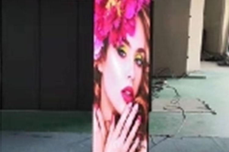 Сравнение P2.5 Внутренних светодиодных плакатов с традиционными цифровыми решениями вывесок